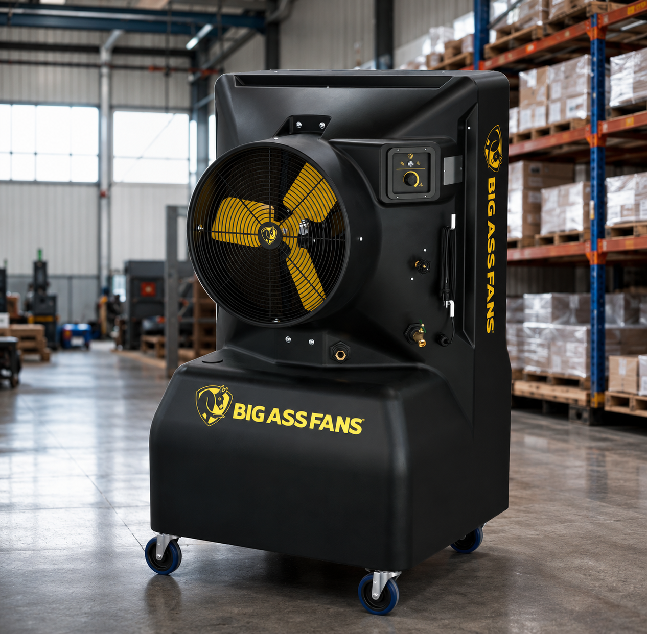 Mobiele luchtkoeler van Big Ass Fans in magazijn voor efficiënte en duurzame koeling van grote bedrijfsruimtes